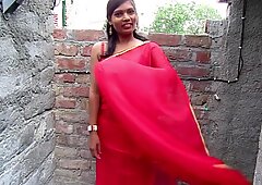 Најтоплији бхабхи сари у секси стилу, сарее у црвеној боји