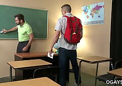 Длакава учитељица јебе свог геј студента