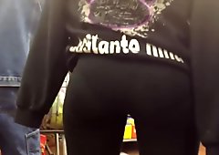 YUNG TIGHT ASS IN LEGGINS