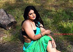 torrid bengali milf showcase into her saree-saree paramour