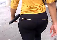 SDRUWS2 -  TIZING ROUND ASS ON THE STREET
