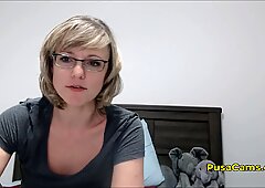 US Short Hair MILF With Glasses Squirting Orgasm